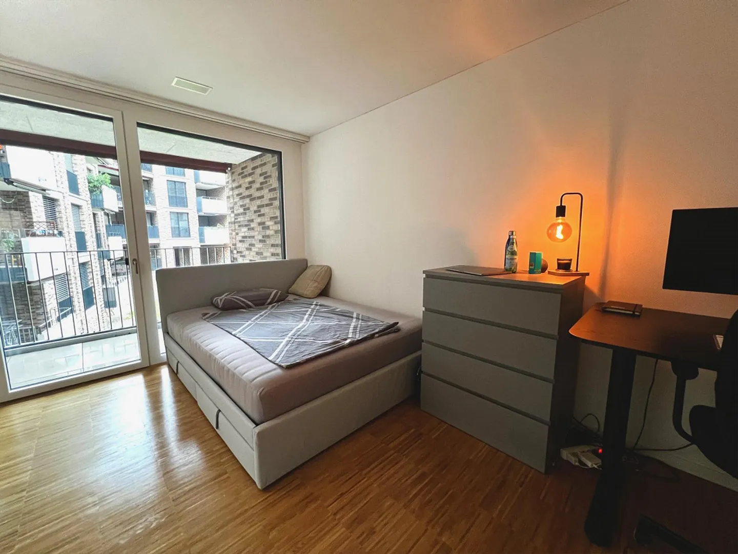 Chambre dans un appartement partagé moderne de 3,5 pièces à Adliswiler Höfe - Photo 1 sur 9
