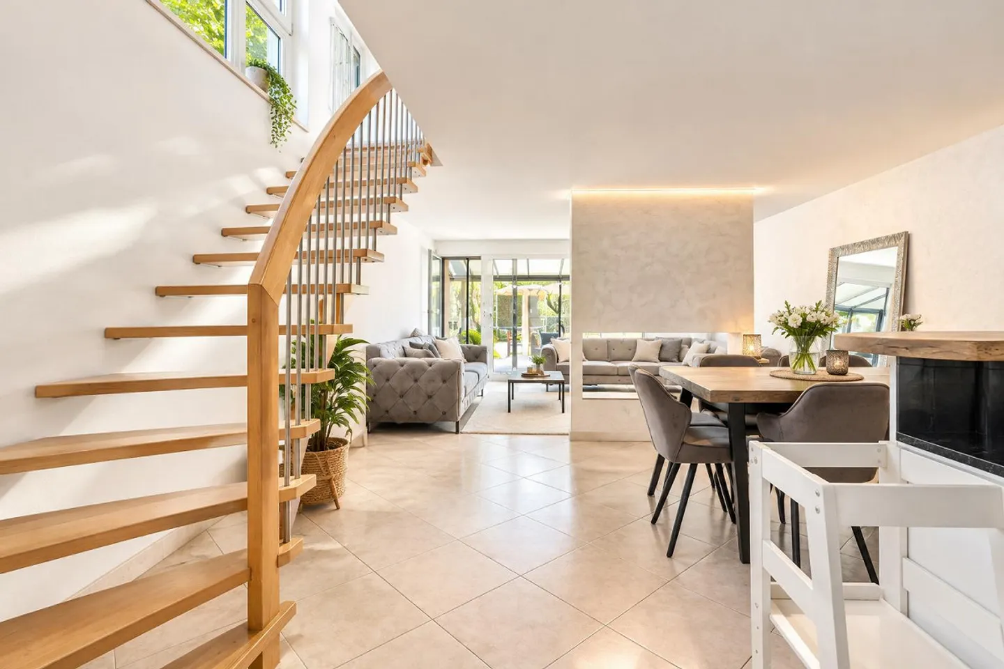 APPARTEMENT MAISONETTE ATTRACTIF AVEC TERRASSE DE 52 M² À WORB - Photo 5 sur 8