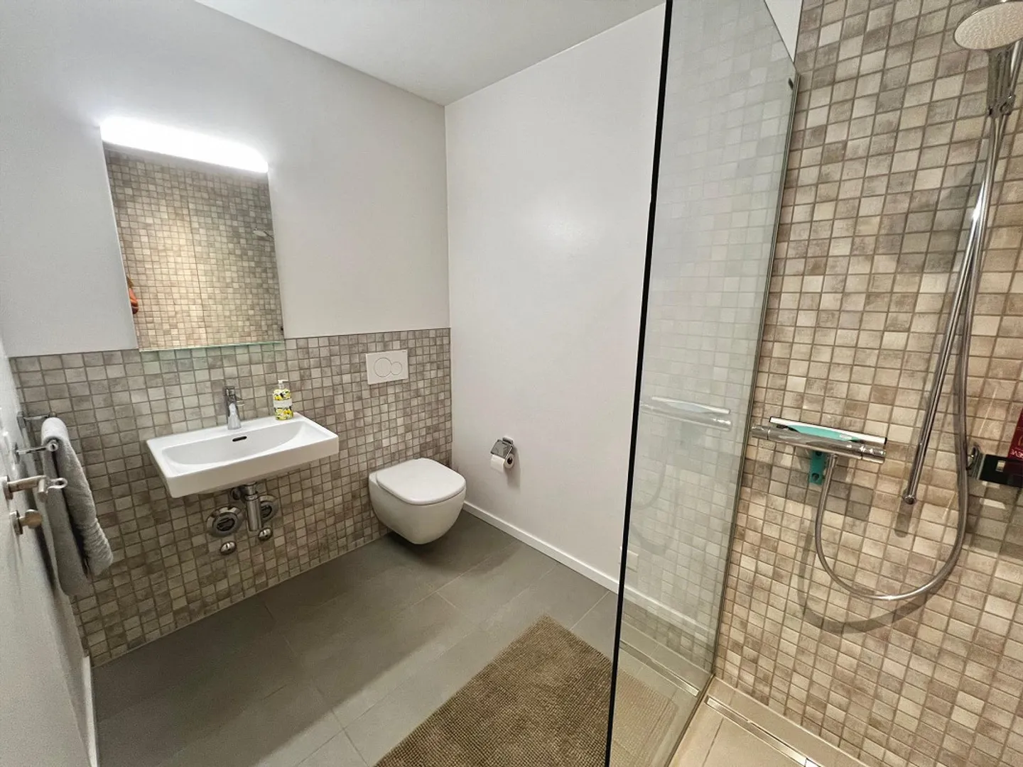 Chambre dans un appartement partagé moderne de 3,5 pièces à Adliswiler Höfe - Photo 2 sur 9