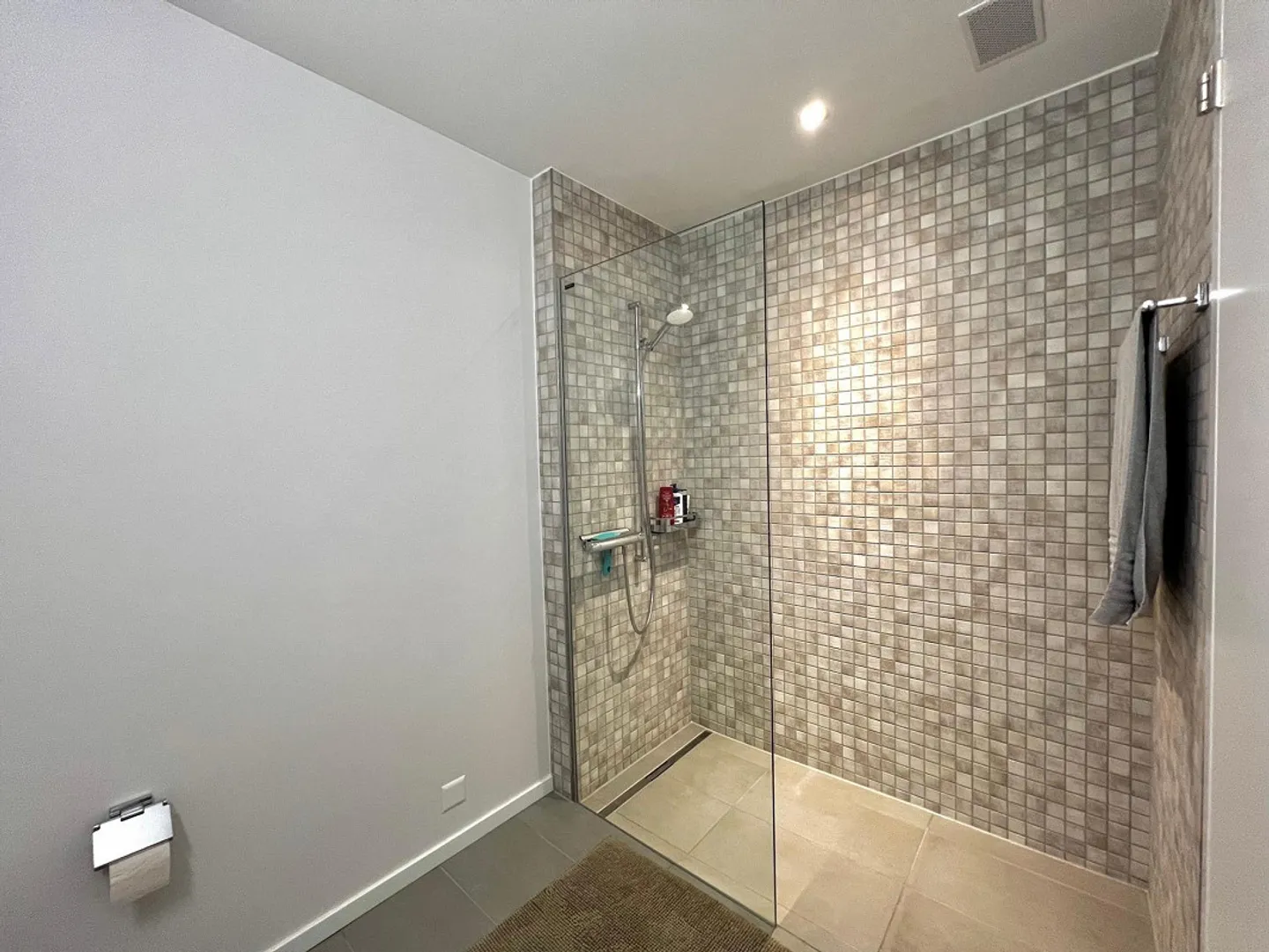 Chambre dans un appartement partagé moderne de 3,5 pièces à Adliswiler Höfe - Photo 3 sur 9