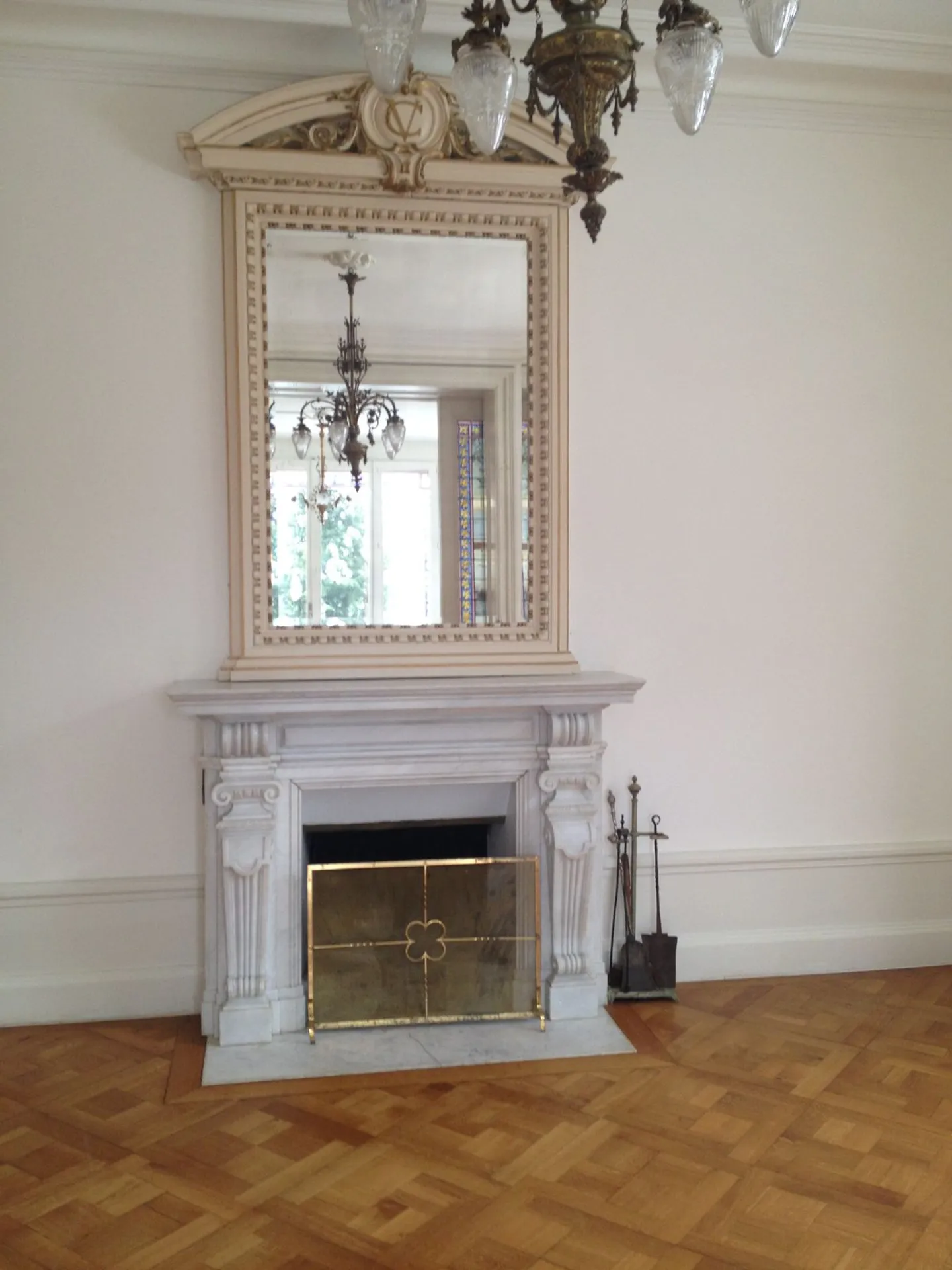 Seltenes, außergewöhnliches Herrenhaus - 3 luxuriöse Wohnungen mit Panoramaterrasse und baumgesäumtem Park - Foto 4 von 13