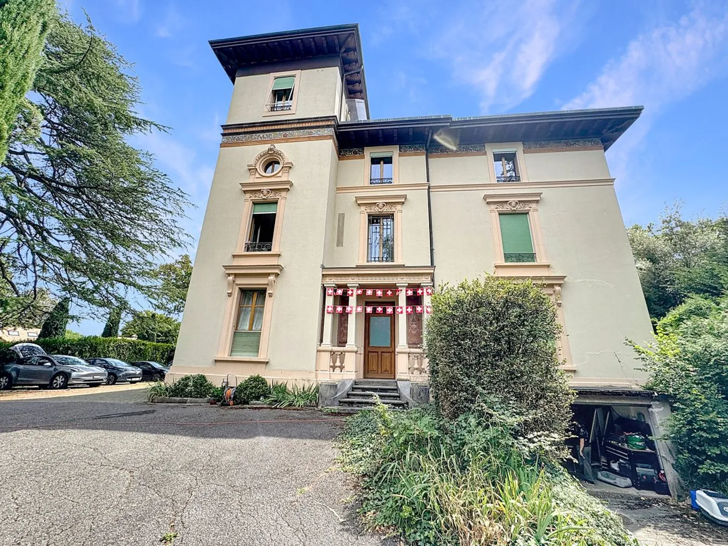 Seltenes, außergewöhnliches Herrenhaus - 3 luxuriöse Wohnungen mit Panoramaterrasse und baumgesäumtem Park - Foto 12 von 13