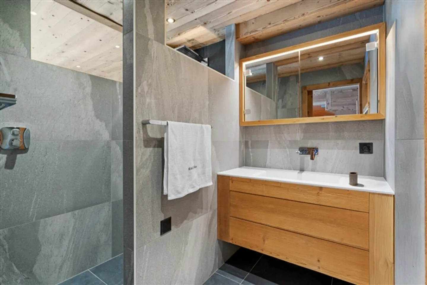 Geräumiges Chalet der Spitzenklasse im Herzen von Anzère - Foto 10 von 12