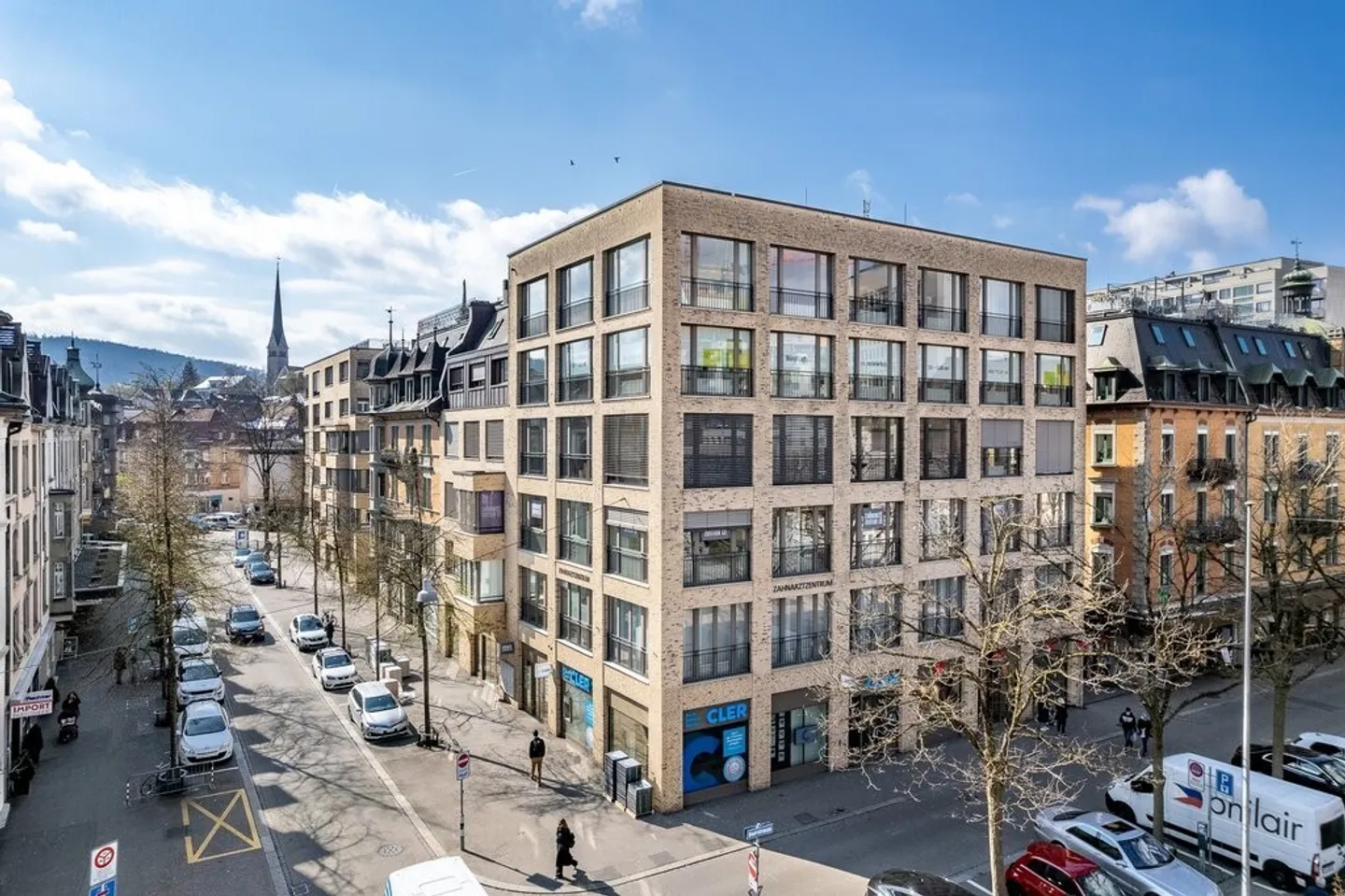 Advertising space directly at the Oerlikon marketplace for rent! - Photo 1 of 4