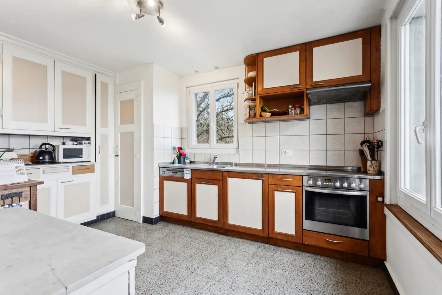 Haus mit zwei Wohnungen zu renovieren! - Foto 3 von 16