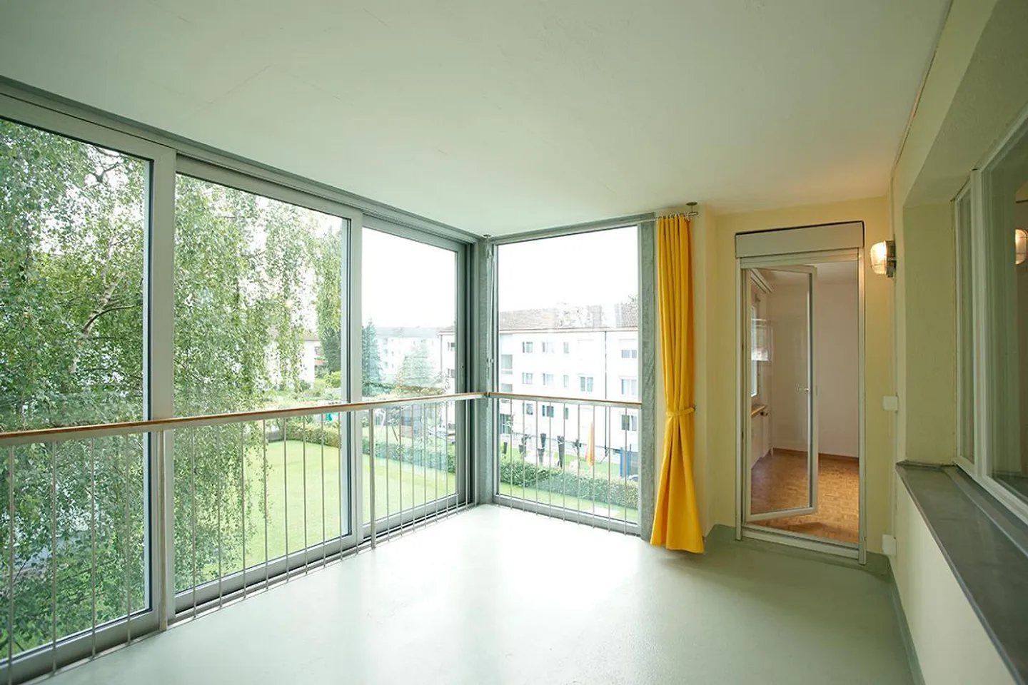 Bella appartamento di 3 stanze con grande veranda vetrata - Foto 2 di 3