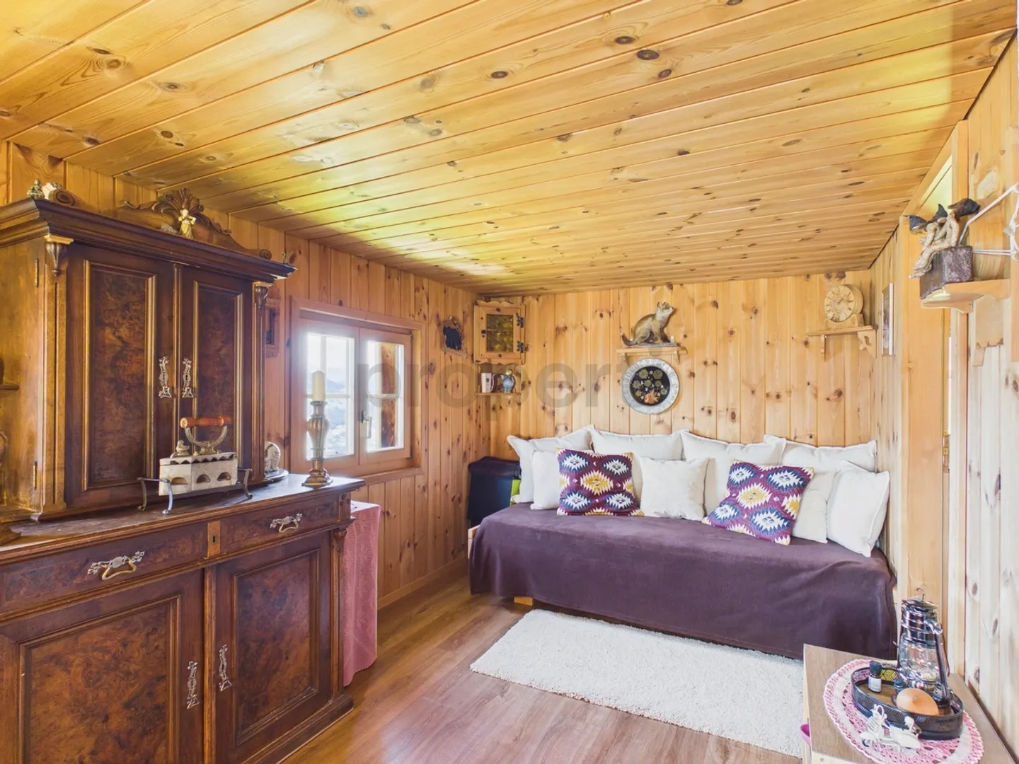 Charming mountain cabin with magnificent mountain views and generous grounds... - Photo 4 of 13