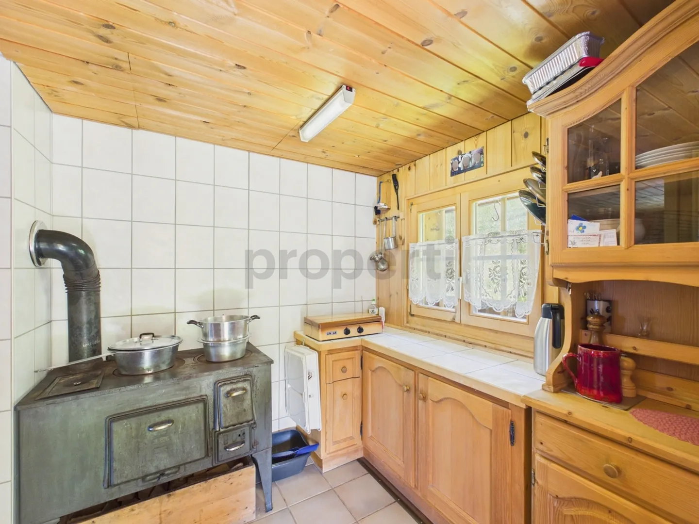 Charming mountain cabin with magnificent mountain views and generous grounds... - Photo 5 of 13