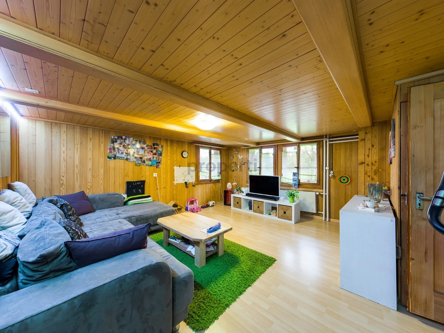 Maisonette spacieuse de 5,5 pièces avec un énorme jardin paradisiaque - Photo 1 sur 13