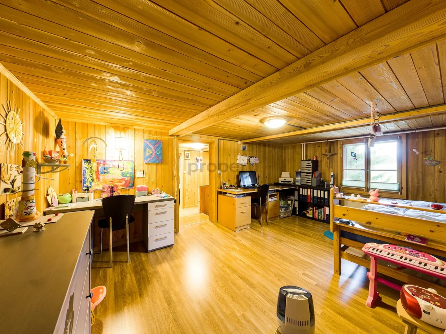 Maisonette spacieuse de 5,5 pièces avec un énorme jardin paradisiaque - Photo 2 sur 13