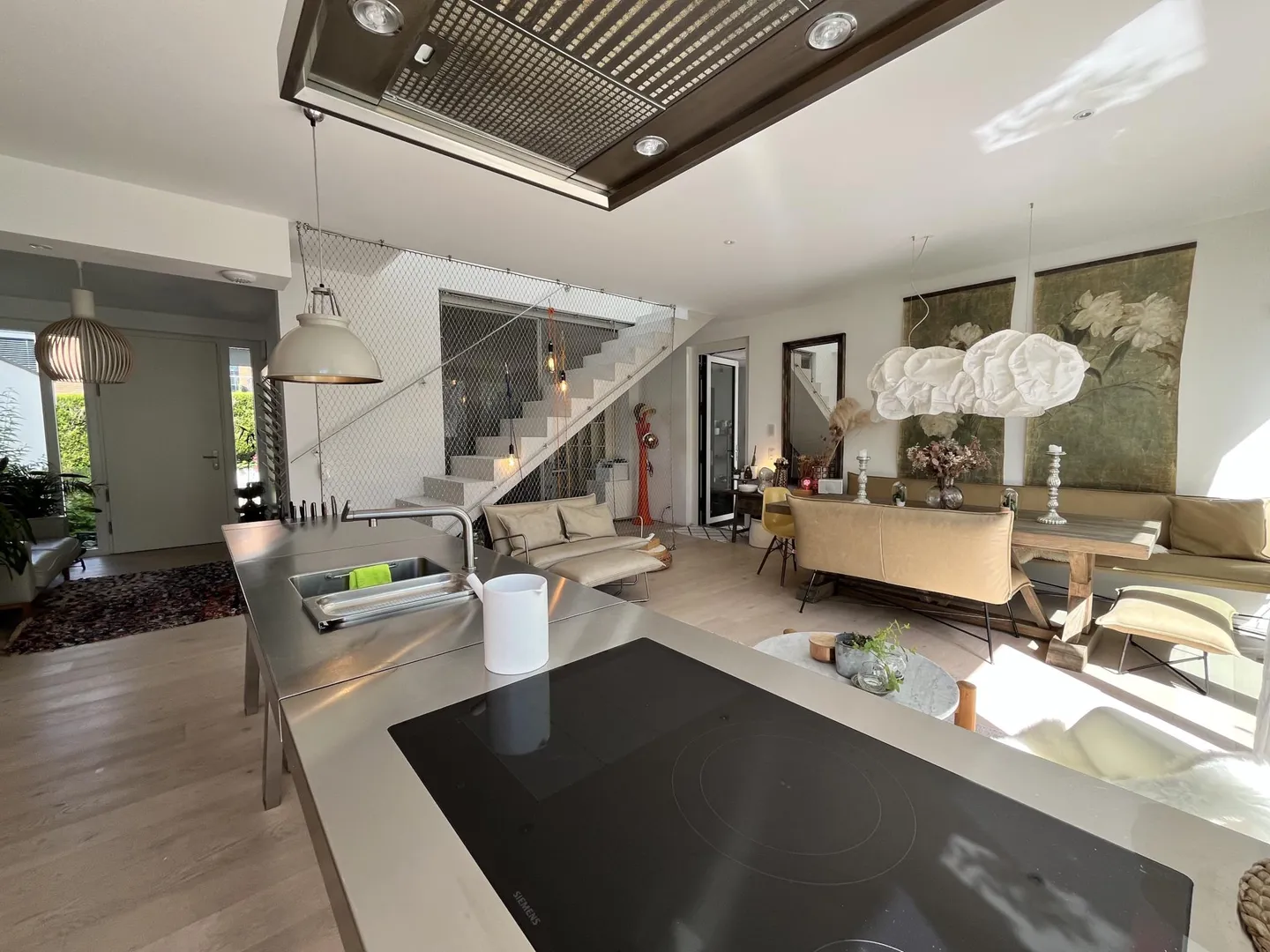 Modern Villa with Garden - Photo 6 of 20