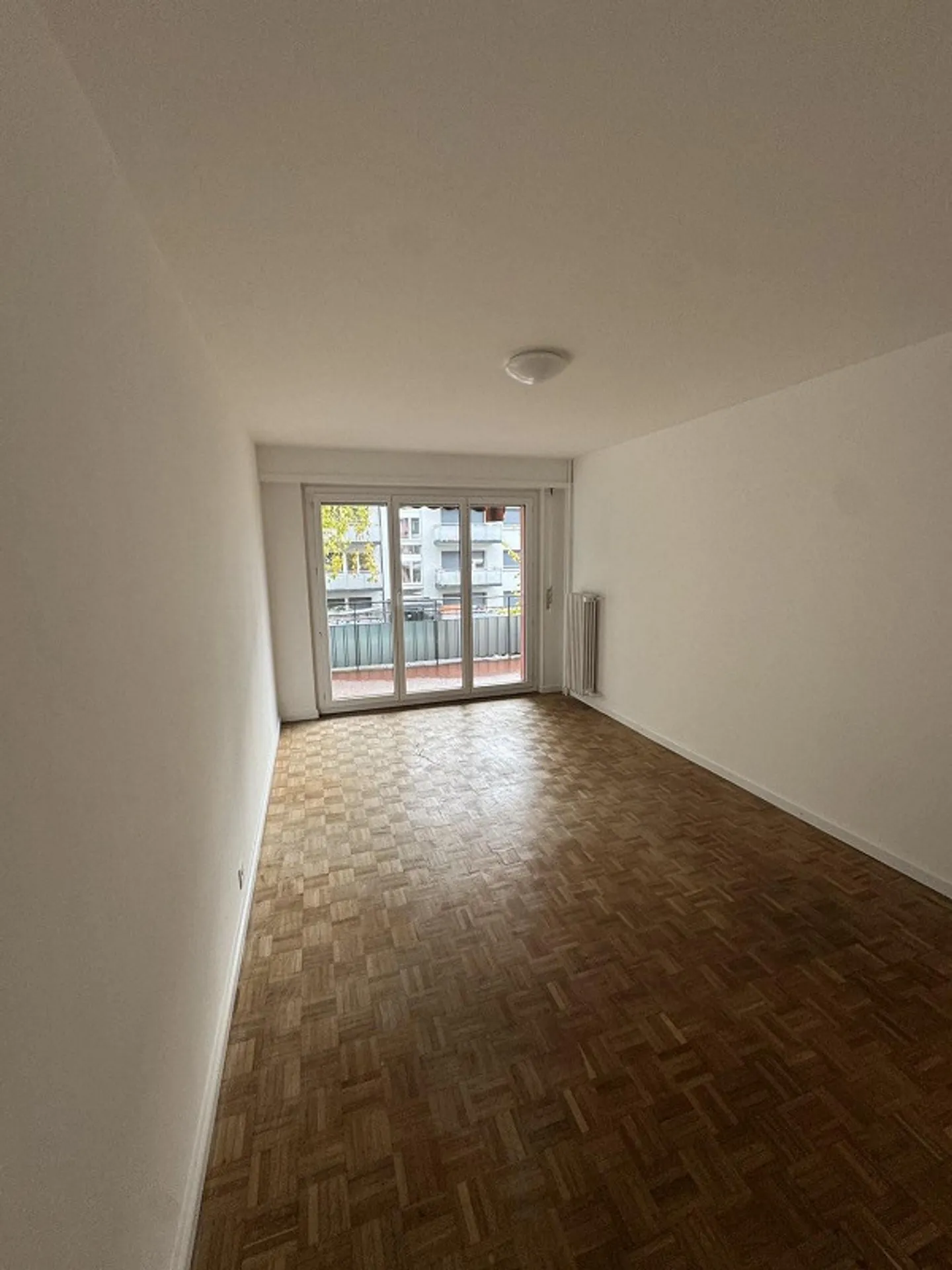 Charmant appartement de 2 pièces rénové - Photo 2 sur 8