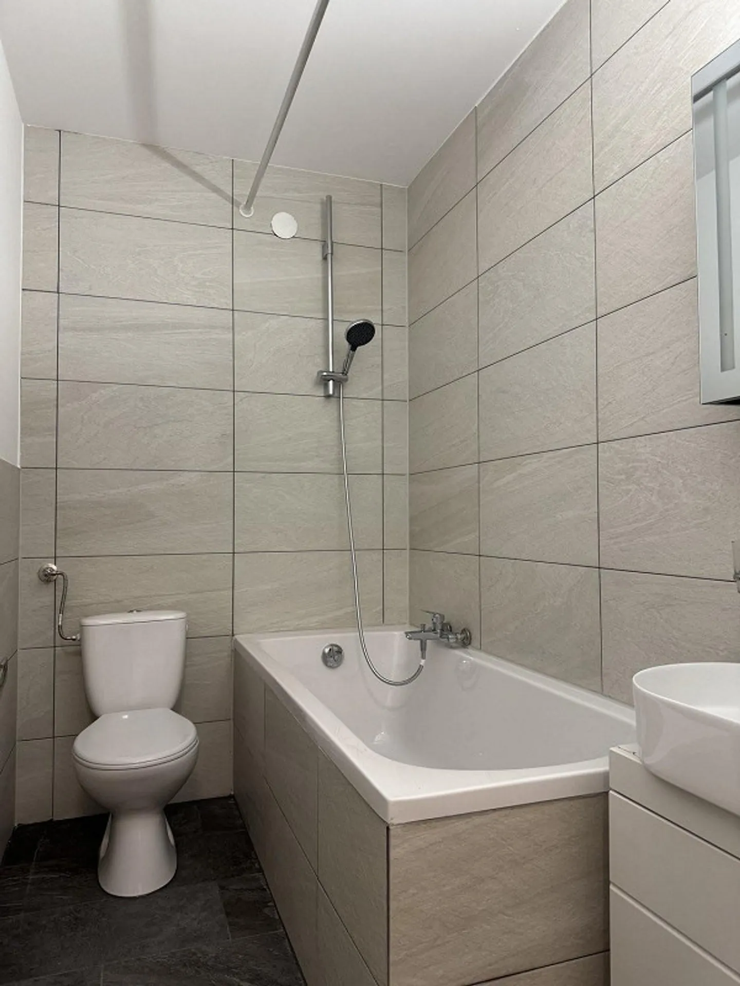 Charmant appartement de 2 pièces rénové - Photo 6 sur 8