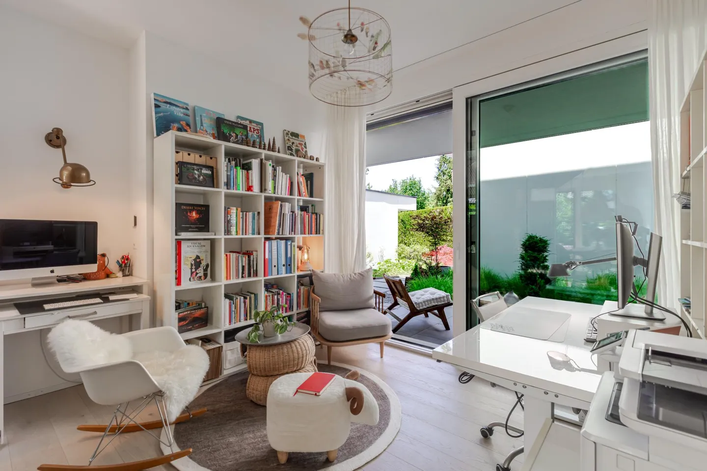 Modern Villa with Garden - Photo 11 of 20
