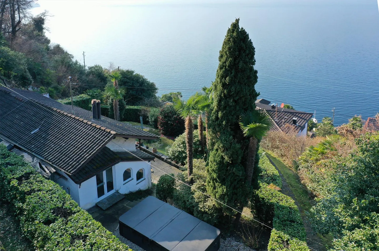 Charmante maison individuelle avec une vue magnifique sur le Lac Majeur à Sant'Abbondio - Photo 1 sur 20