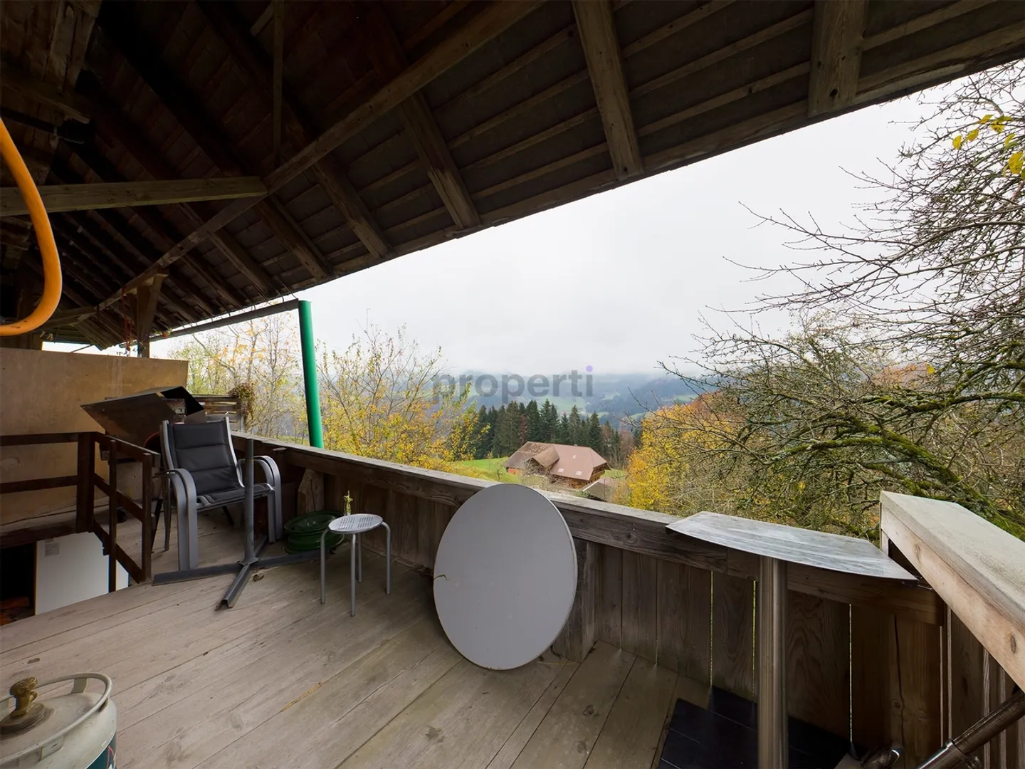 Maisonette spacieuse de 5,5 pièces avec un énorme jardin paradisiaque - Photo 12 sur 13