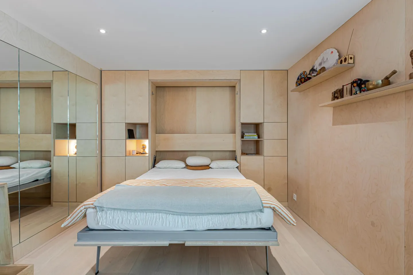 Modern Villa with Garden - Photo 18 of 20