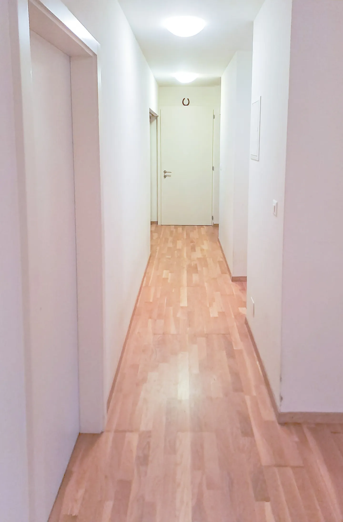 Appartamento di quattro stanze al piano terra, giardino condiviso con garage a pagamento - Foto 5 di 10