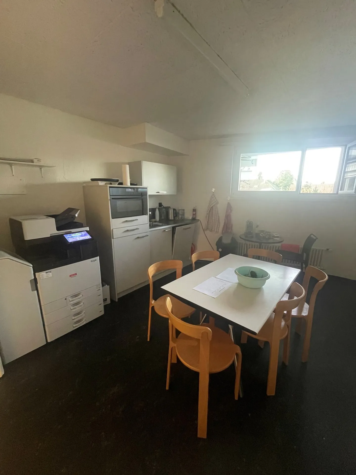 Geräumige Büroräumlichkeiten in Nidau - Foto 2 von 3