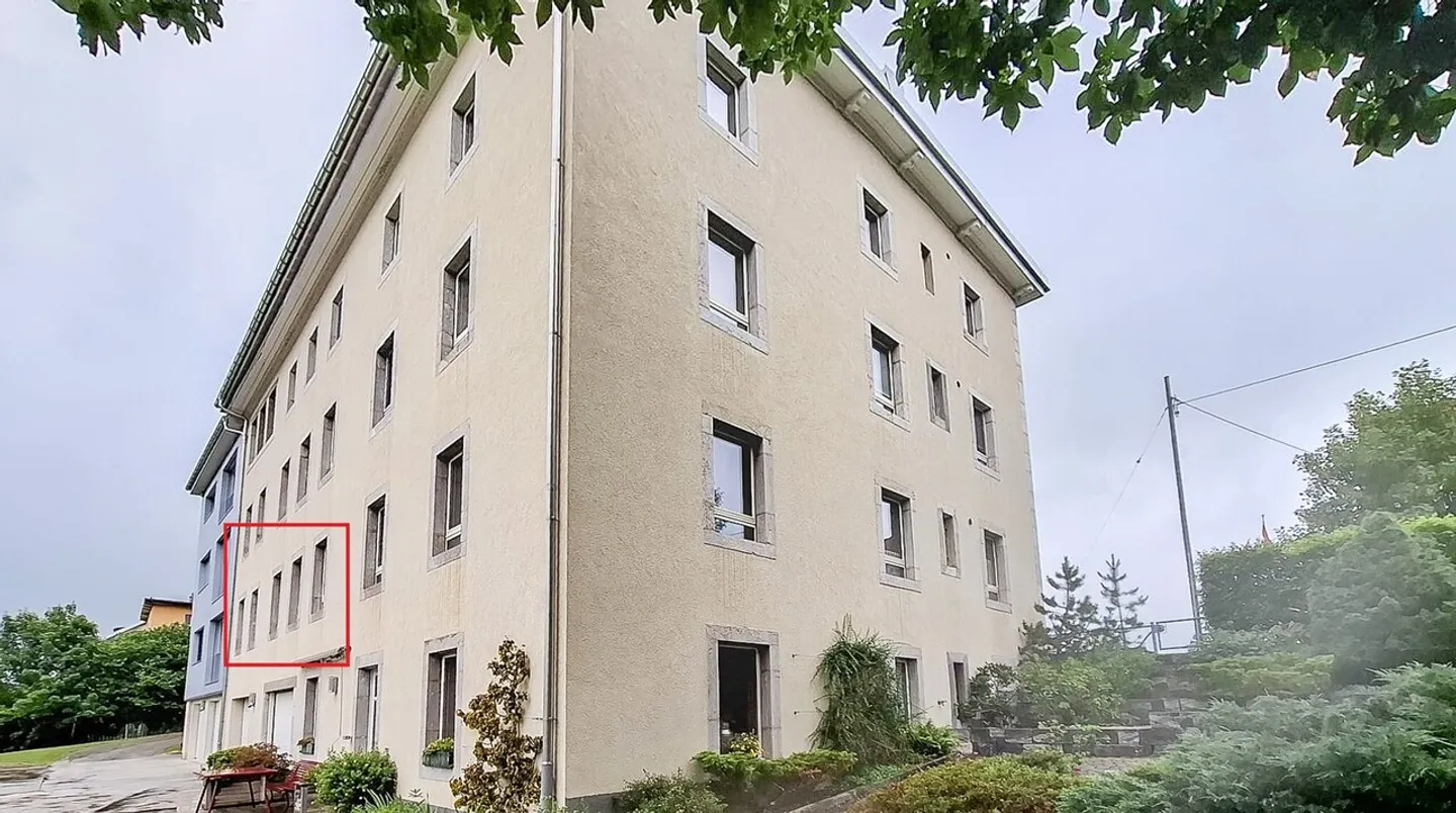 Appartamento di quattro stanze al piano terra, giardino condiviso con garage a pagamento - Foto 8 di 10