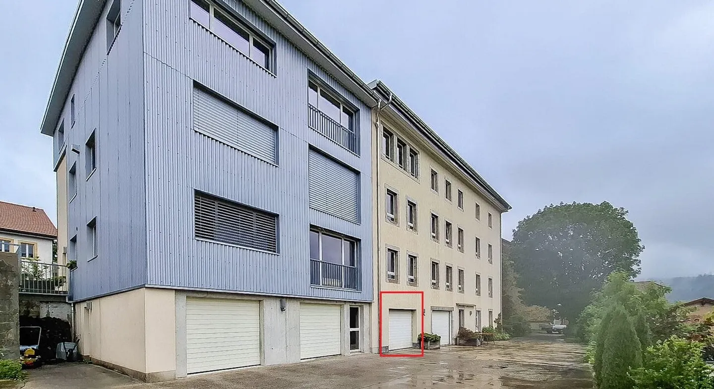 Appartamento di quattro stanze al piano terra, giardino condiviso con garage a pagamento - Foto 9 di 10