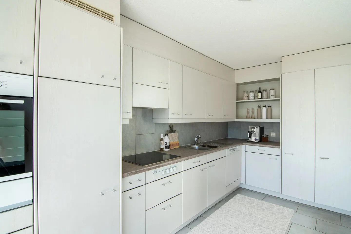 Appartement lumineux et accessible de 3,5 pièces avec balcon sud et place de parking souterrain privée ! - Photo 8 sur 22