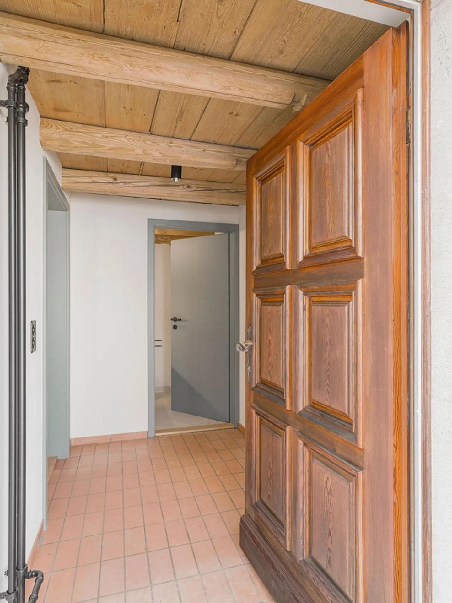 First occupancy: Completely renovated 5-room apartments in a historic winegrower's house - Photo 2 of 13