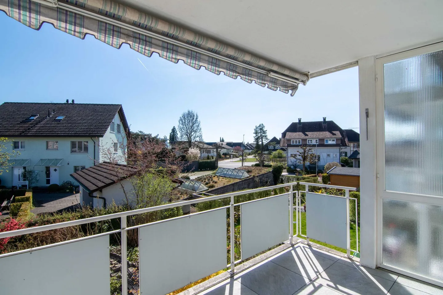 Appartement lumineux et accessible de 3,5 pièces avec balcon sud et place de parking souterrain privée ! - Photo 14 sur 22