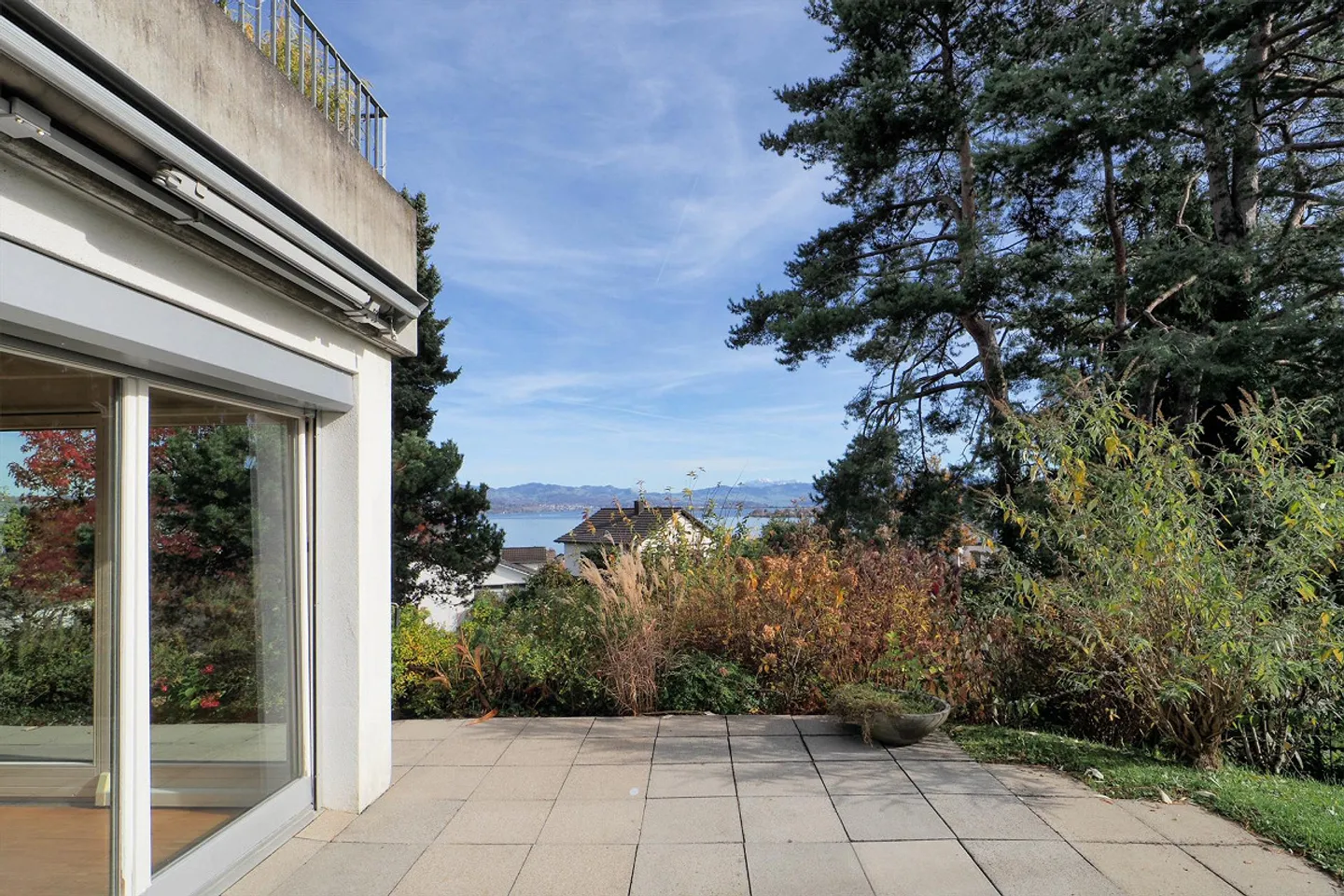 Petit bijou avec beaucoup de charme et vue sur le lac - Photo 1 sur 13