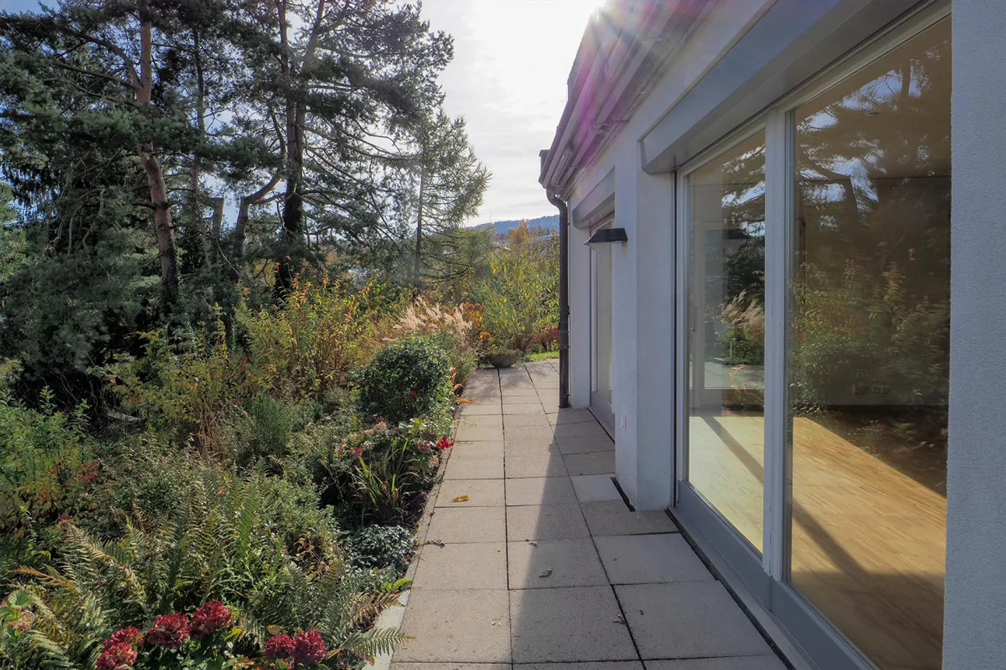 Petit bijou avec beaucoup de charme et vue sur le lac - Photo 2 sur 13