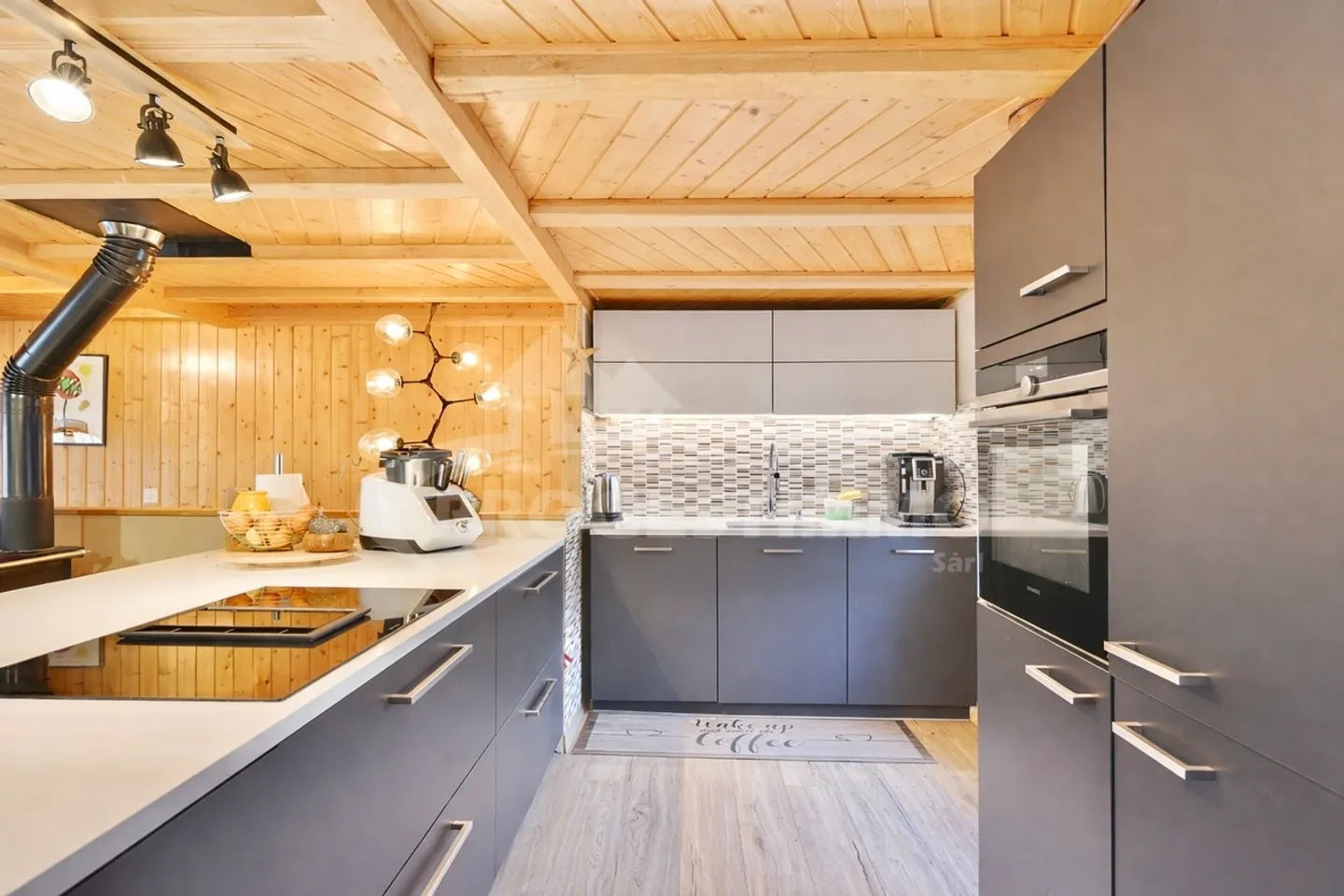 AUTHENTIC RENOVATED CHALET IN THE HEART OF THE VAUD ALPS - Photo 4 of 13