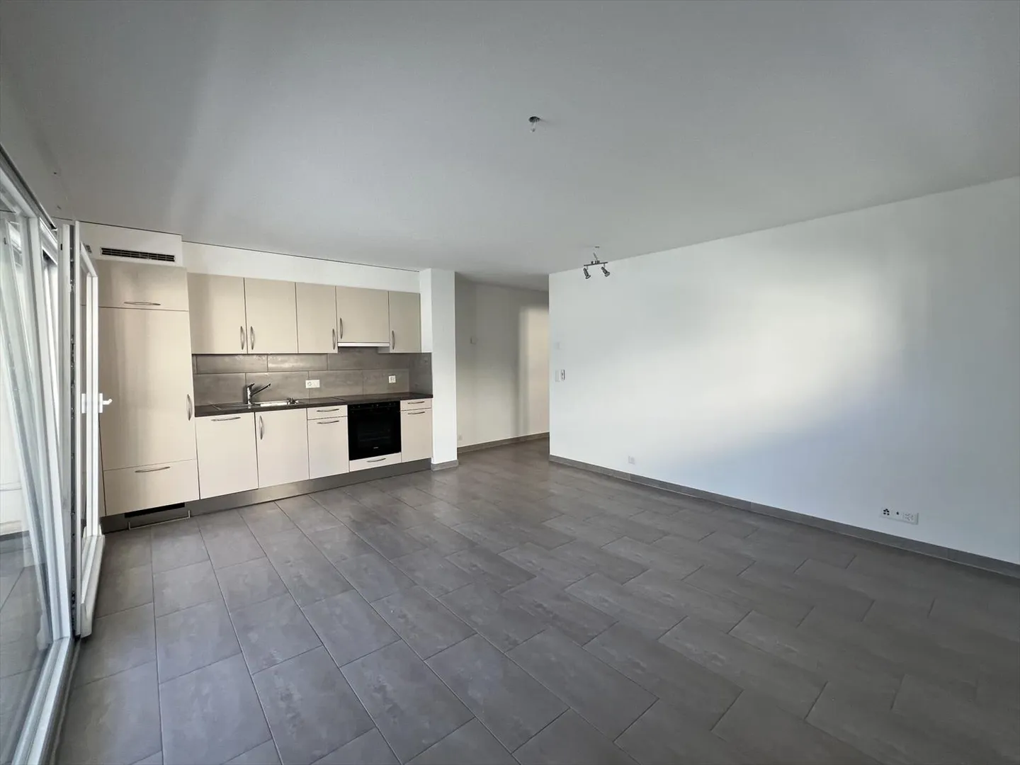 Building "Les 5 Pierres" - 2.5 rooms - Photo 2 of 11