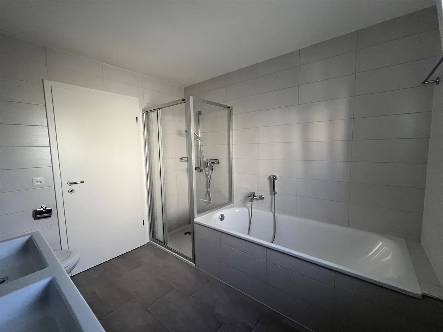 Building "Les 5 Pierres" - 2.5 rooms - Photo 6 of 11