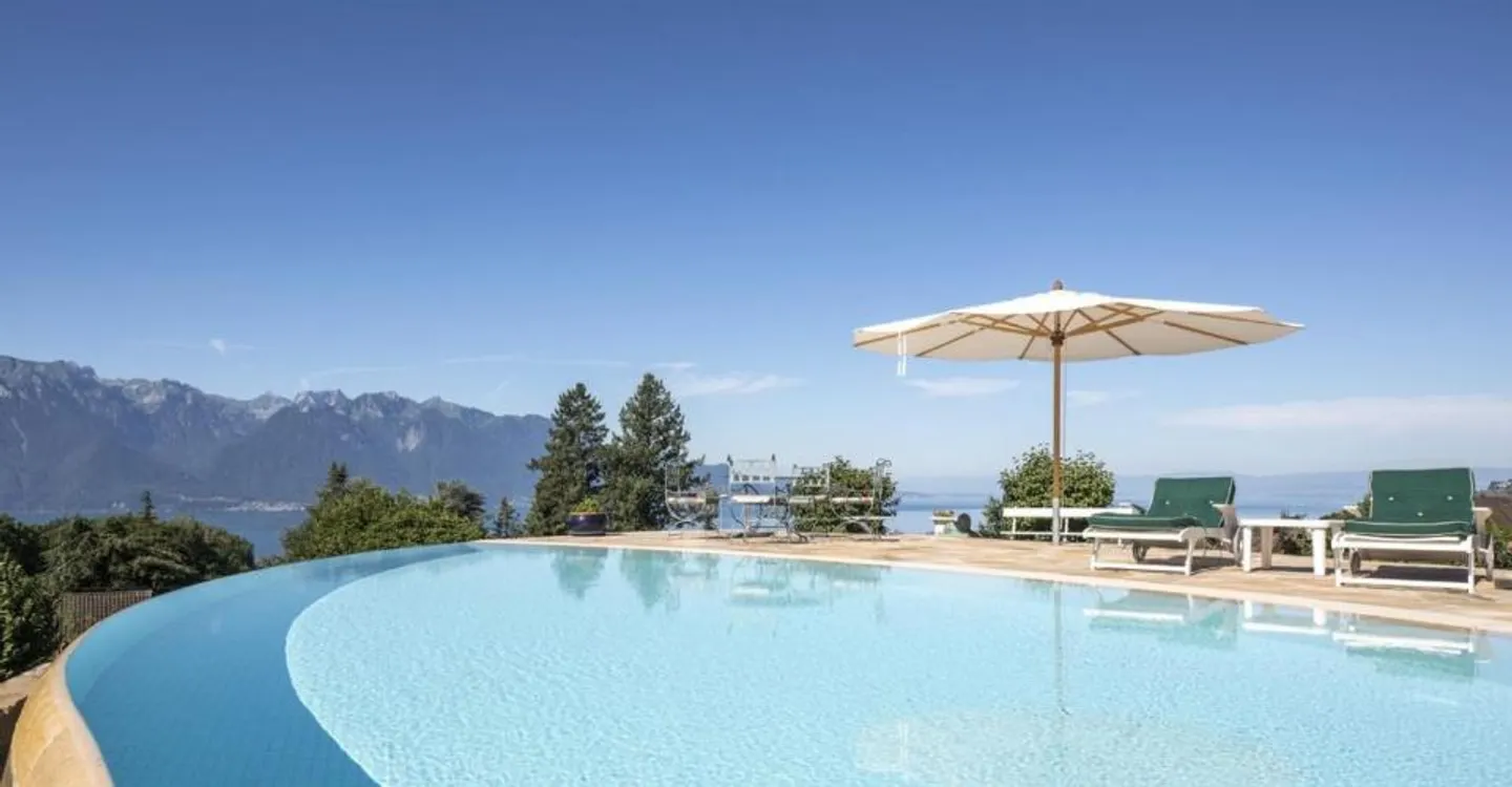 2 properties including a luxury chalet with panoramic views - Photo 4 of 11
