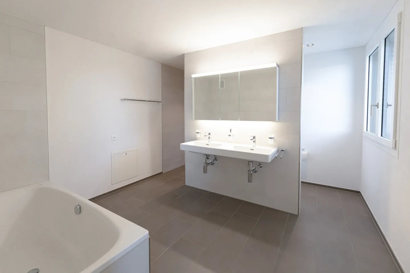Detached single-family house in popular residential area - Photo 12 of 14