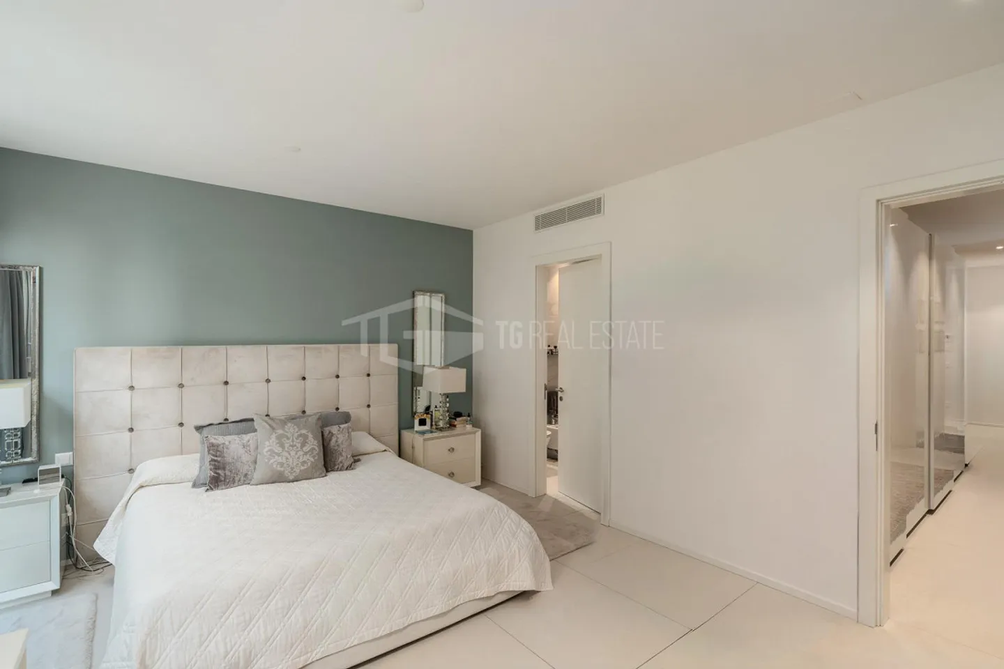 Beautiful Triplex with Pleasant Privacy - Photo 4 of 13