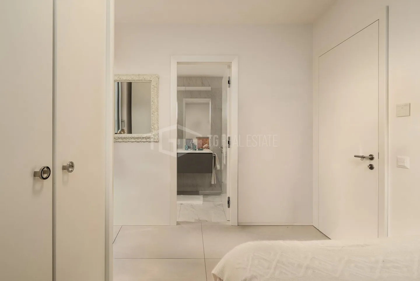 Beautiful Triplex with Pleasant Privacy - Photo 5 of 13