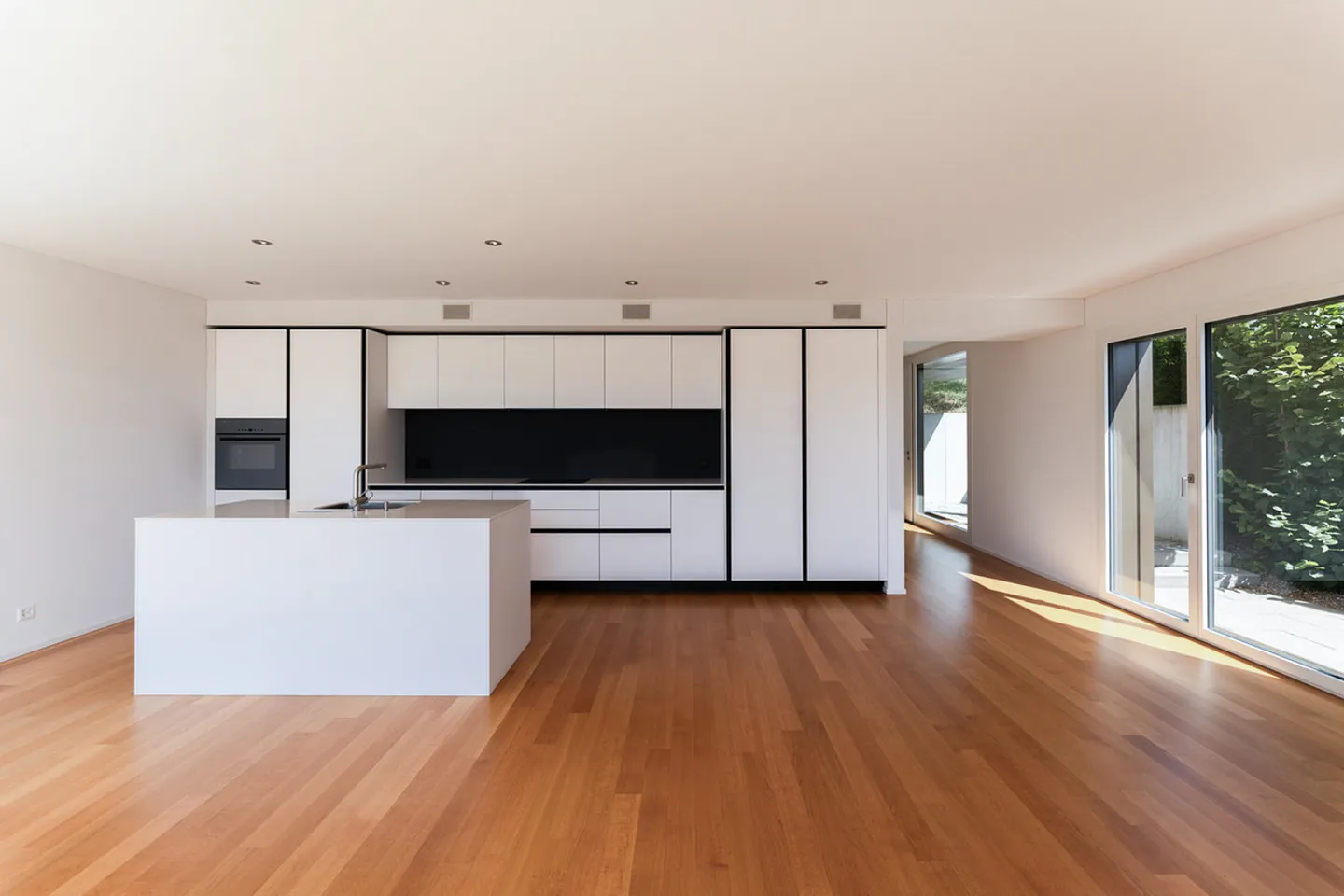 Detached single-family house in popular residential area - Photo 1 of 14