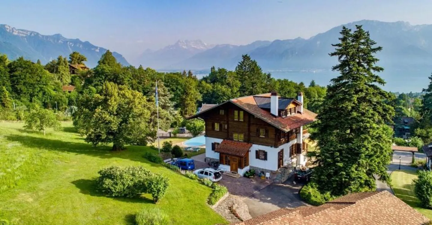 2 properties including a luxury chalet with panoramic views - Photo 8 of 11