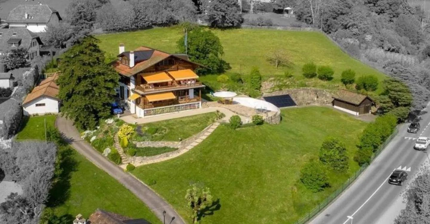 2 properties including a luxury chalet with panoramic views - Photo 9 of 11