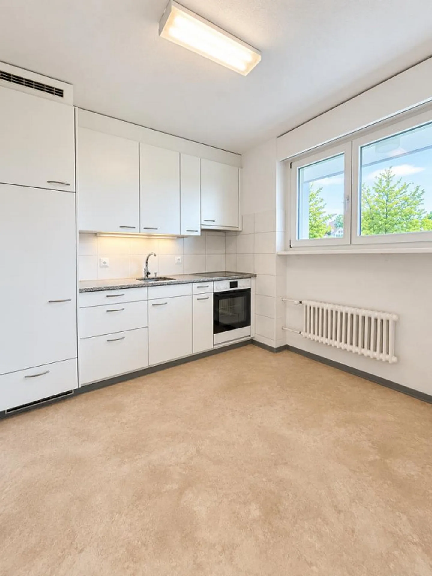 Centrally Located 1½ Room Apartment Near Adliswil Train Station - Photo 4 of 5