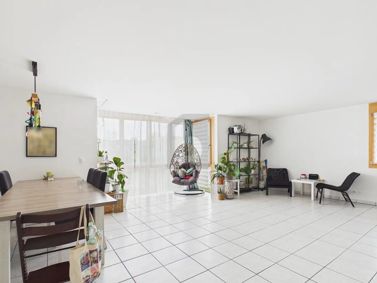 Spacious Duplex with Garden - Photo 3 of 6