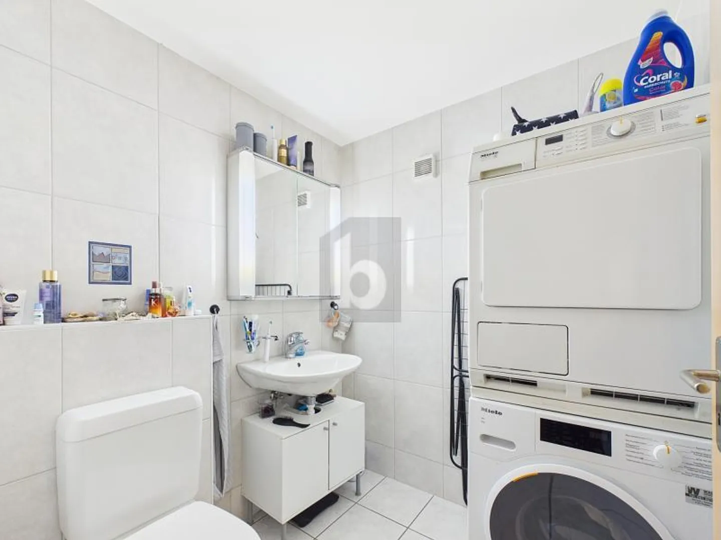 Spacious Duplex with Garden - Photo 5 of 6
