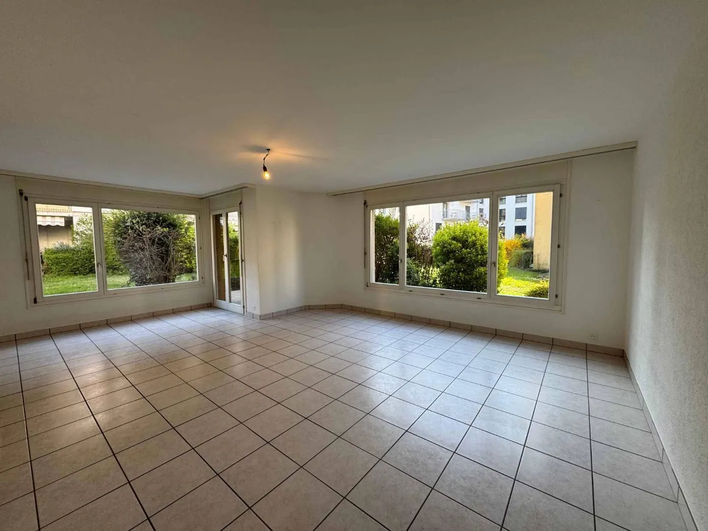 3.5 Room Apartment - Photo 2 of 9