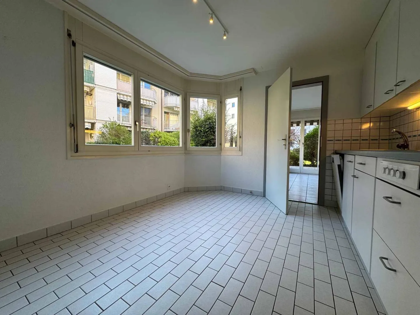 3.5 Room Apartment - Photo 5 of 9