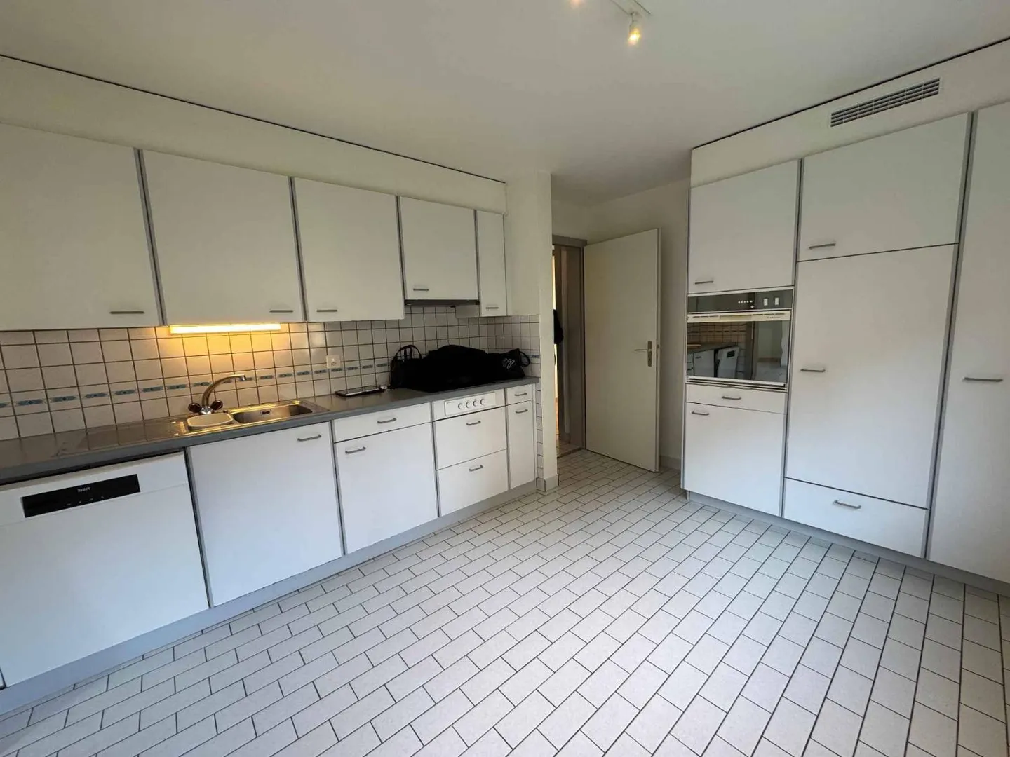 3.5 Room Apartment - Photo 6 of 9