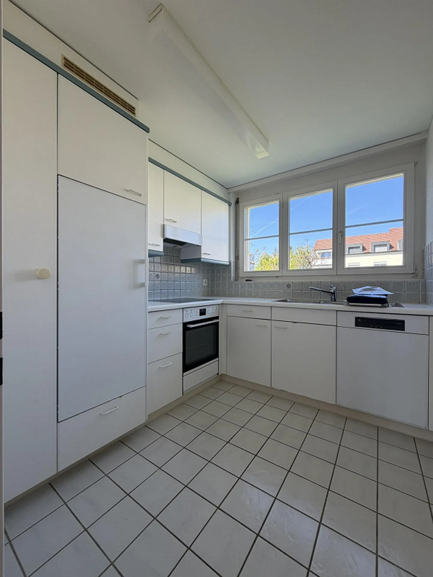 Charming 3.5 Room Apartment in Hochdorf - Photo 8 of 9