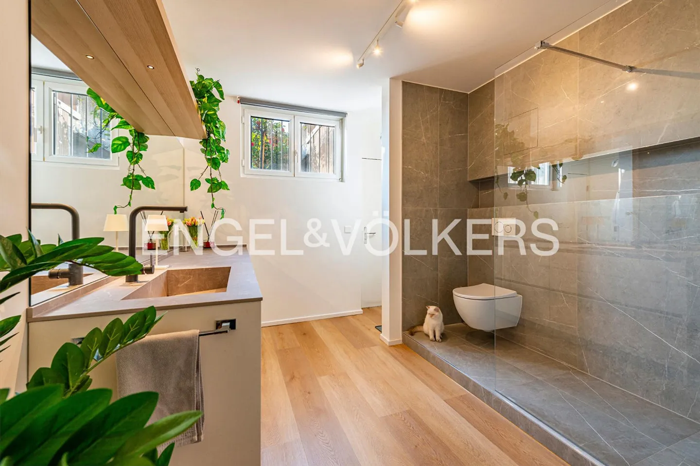 Prestigious Corner Townhouse Villa with Terrace and Lake View - Photo 12 of 14