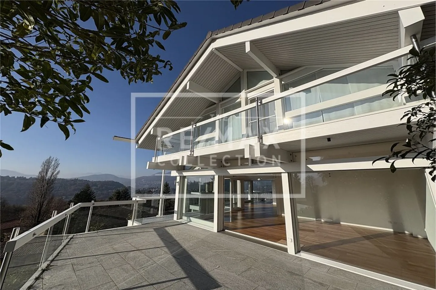 Elegantes Huf-Haus mit wunderbarem Blick - In ruhiger Wohngegend - Foto 3 von 13