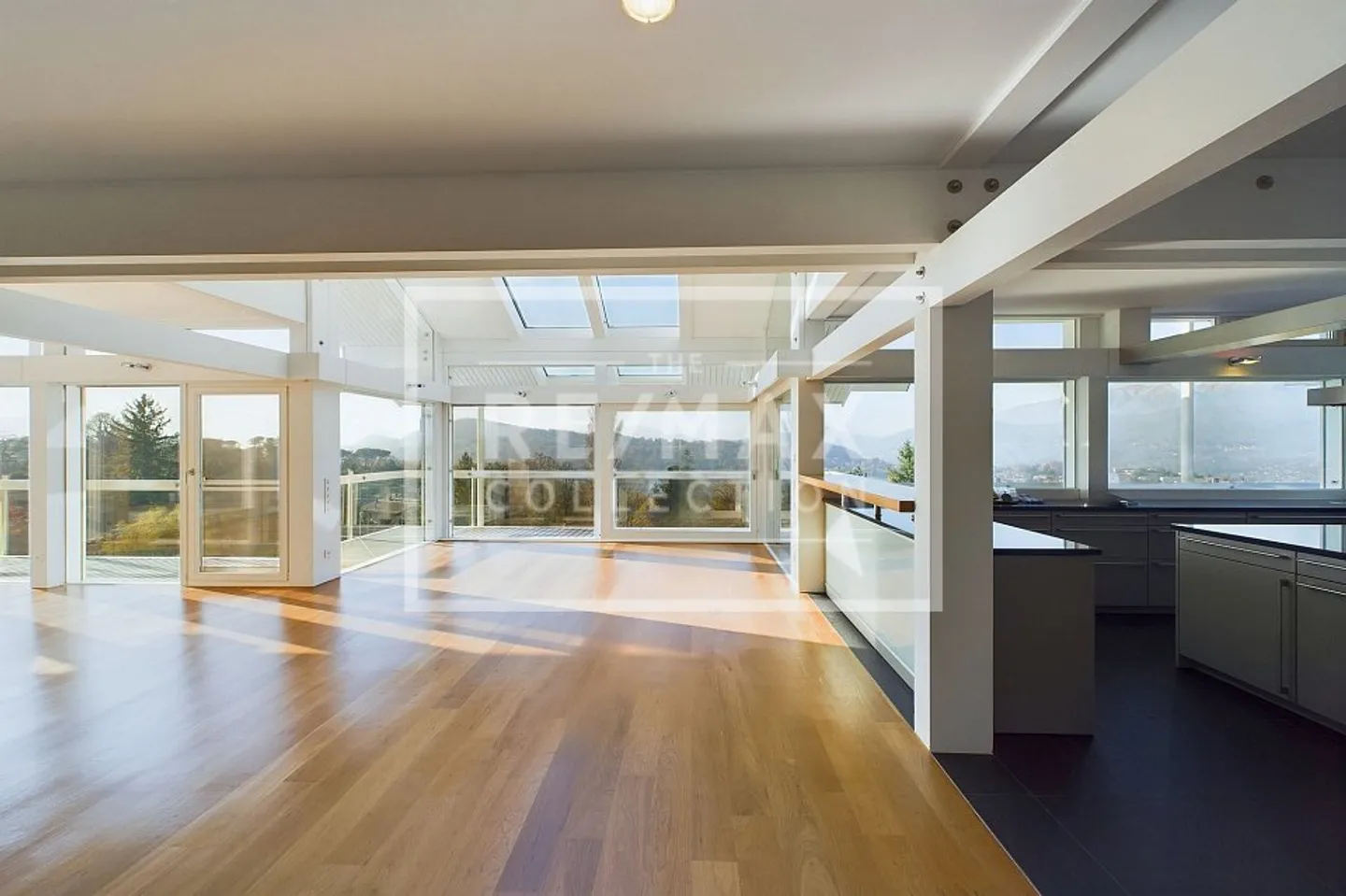 Elegantes Huf-Haus mit wunderbarem Blick - In ruhiger Wohngegend - Foto 4 von 13